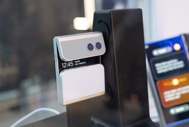 Samsung na MWC uk�zal aj kufr�kov� tablet, Z Flip s dvojit�m zatv�ran�m a �al�ie koncepty 