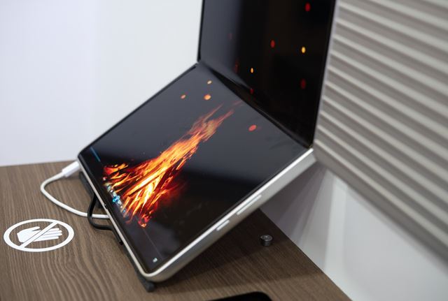 Samsung na MWC uk�zal aj kufr�kov� tablet, Z Flip s dvojit�m zatv�ran�m a �al�ie koncepty 