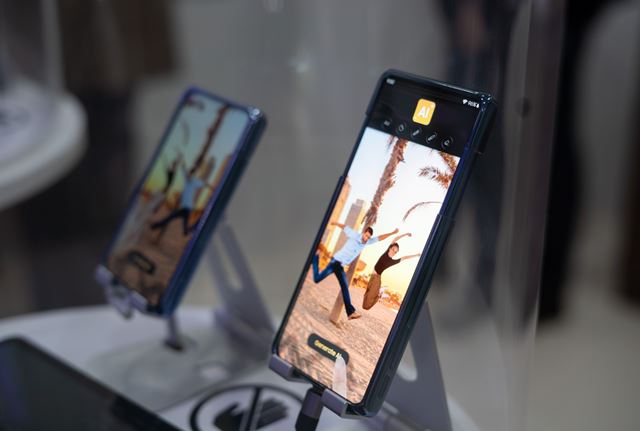 Samsung na MWC uk�zal aj kufr�kov� tablet, Z Flip s dvojit�m zatv�ran�m a �al�ie koncepty 