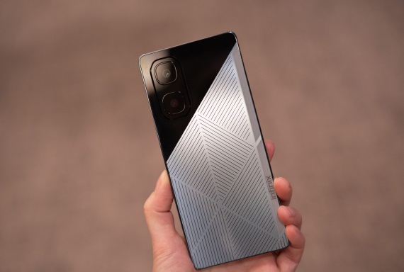 Infinix predstavil mobil so solárnym nabíjaním