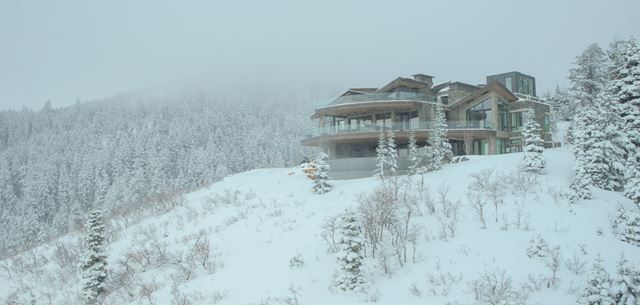 Jesse Armstrong a jeho drma Mountainhead u 1. jna na Maxe 