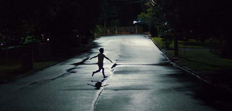 Thriller Zbrane / Weapons: Film pln otzok, ticha a znepokojujcej pravdy