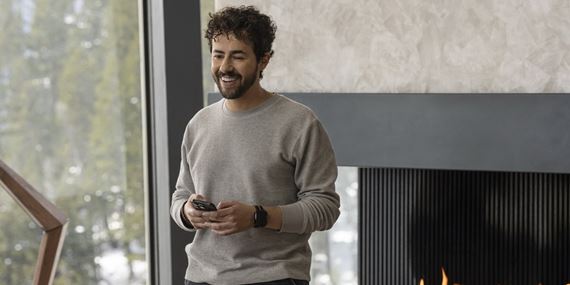 HBO predstavuje upútavku na nový film Mountainhead, ktorý napísal a režíroval Jesse Armstrong