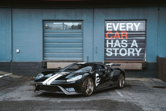 Legenda z obalu Forza Motorsport 6 ide do dražby – výťažok pomôže hráčom s postihnutím