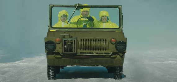 Dan Přibáň sa vracia na palube obojživelného auta. Žltá žaba sa vypravila do Mongolska