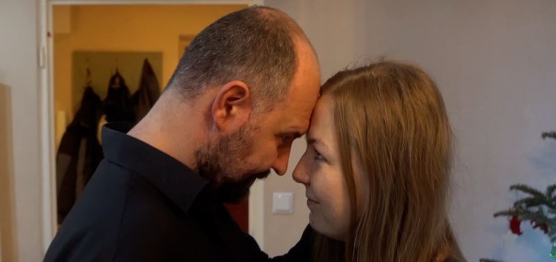 Satirick mockument DVOiKA OUCE - pohad na svet cez prizmu obyajne neobyajnho jednotlivca
