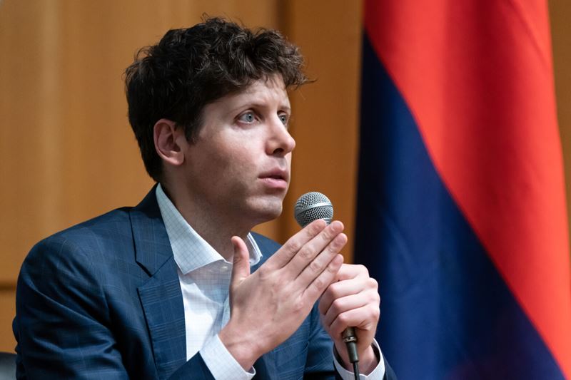 Sam Altman: Meta lkala OpenAI zamestnancov 100-milinovmi ponukami