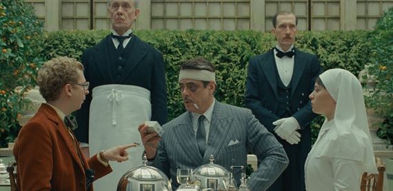 Fenick sprisahanie je sce komdia, ale otvra vnu tmu vzahu otec-dcra