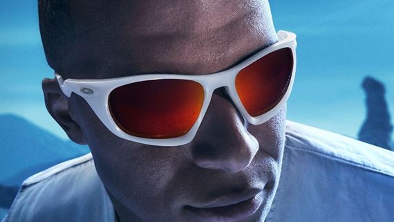 Meta predstavil inteligentn okuliare Oakley