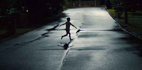 Zach Cregger prichdza s novm hororom Zbrane / Weapons, o prpade, kedy zmizli takmer vetky deti z jednej triedy