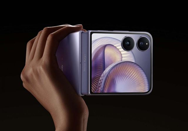 Xiaomi Mix Flip 2 predstaven, dostal displej na cel vonkajiu plochu 