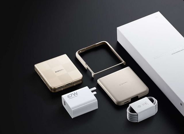 Xiaomi Mix Flip 2 predstaven, dostal displej na cel vonkajiu plochu 