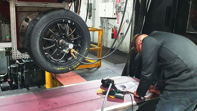 BeamNG.Drive pribl�il v�voj fyziky pneumat�k 