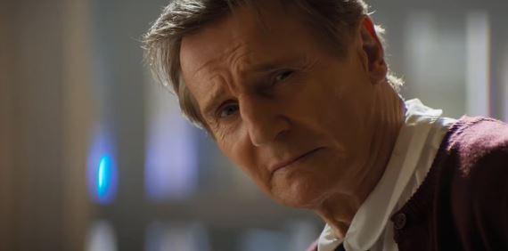 Bláznivá strela ponúkne Liama Neesona a Pamelu Anderson