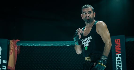 Vo filme Bojovník si zahrá jeden z najúspešnejších českých interpretov Calin aj hviezdy MMA