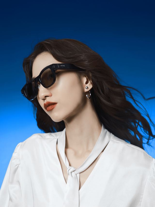 HTC predstavuje inteligentn� okuliare VIVE Eagle 