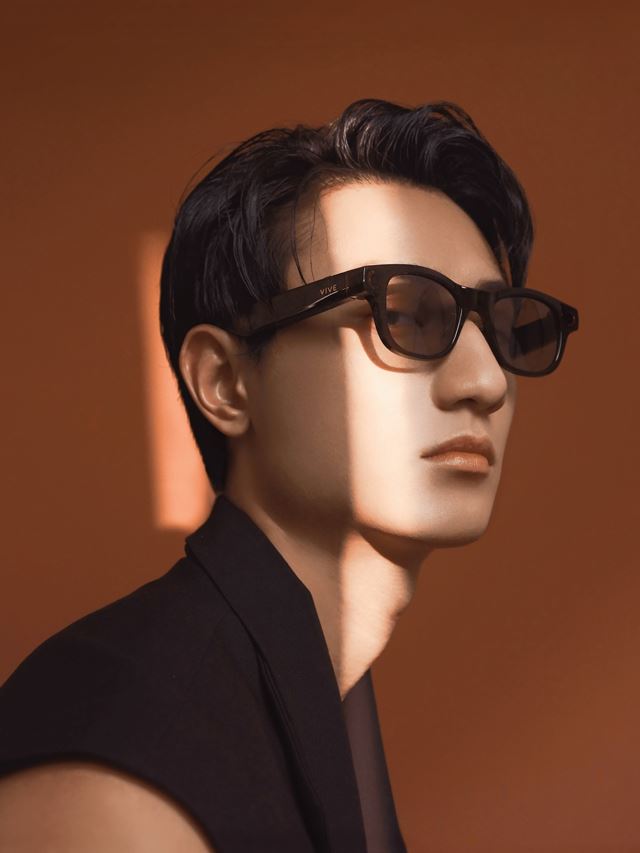 HTC predstavuje inteligentn� okuliare VIVE Eagle 