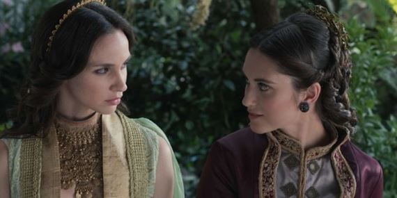 Nedeľné večery na Jednotke STVR obsadí veľkolepý historický seriál Strážcovia koruny s Judit Pecháček v jednej z úloh