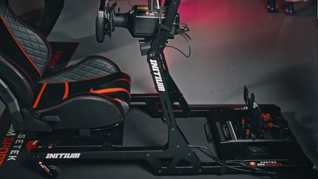 Gamescom 2025: Vysk��ali sme hor�cu novinku ASETEK Initium a profi set Forte 