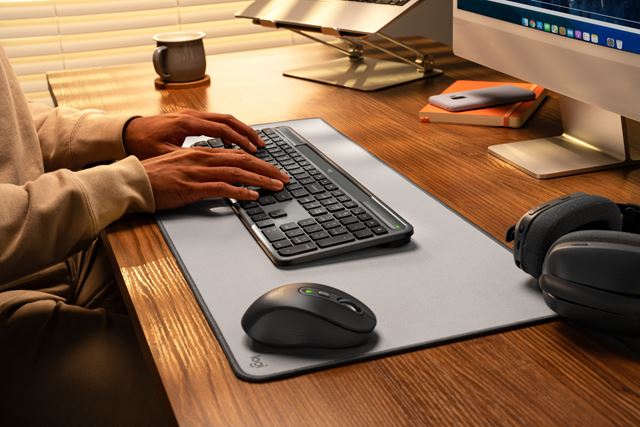 Logitech predstavil sol�rne kl�vesnice Signature Slim Solar+ 