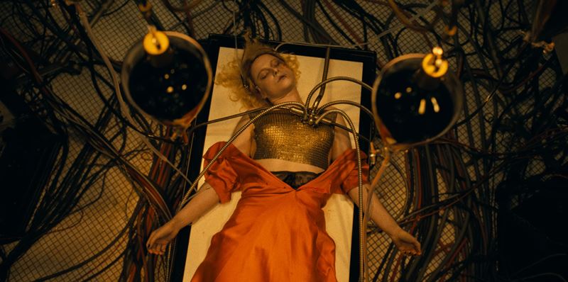 Prichdza nie obyajn Nevesta / Bride. Trailer hlsi nvrat Frankensteina, lsku aj rebliu