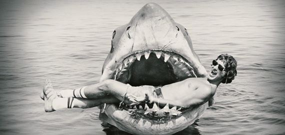 Jaws @ 50: The Definitive Inside Story je profesionálne urobený, svižný a strhujúci pohľad na vznik ikonickej legendy