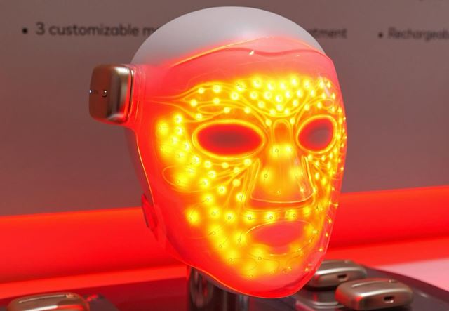 L’Oréal priniesol flexibilnú LED masku na tvár a infračervený multistyler 