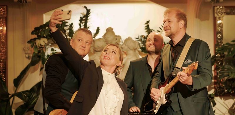 Fischer, Pechl�t a Je��bek pristihnut� pri �pehovan� vo filme �vih�ci