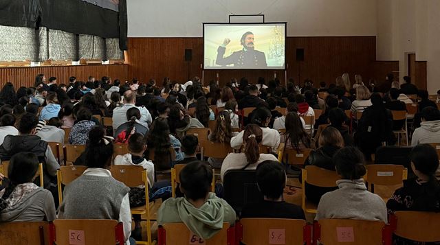 Film �t�r m� za sebou �peci�lne premietanie v �kole na Lun�ku IX v Ko�iciach: Dojat� tvorcovia skladaj� poctu de�om 