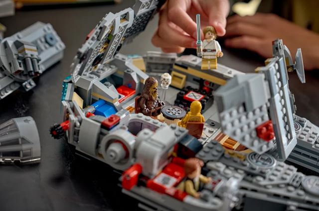 Lego predstavilo ďalšie Star Wars stavebnice, ktoré budú fungovať so Smartbrick 