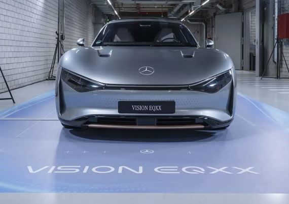 Solárny lak na autách: až 12 000 km ročne bez nabíjania zo siete