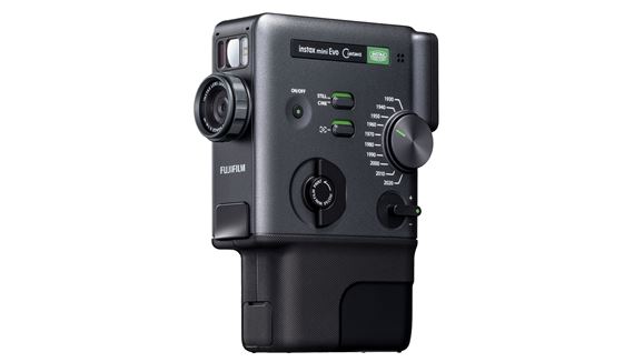 Fujifilm priniesol retro kameru, ktorá natáča ako v rokoch 1930 až 2020