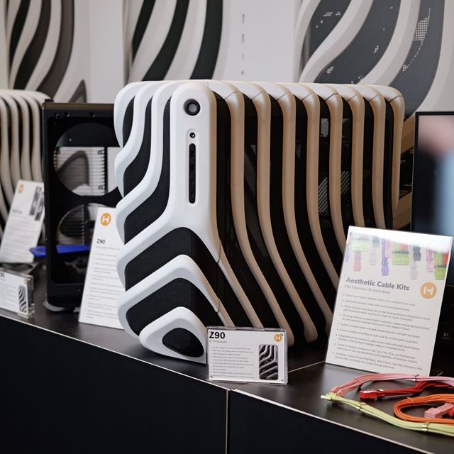 Hyte na CES uk�zalo svoje netradi�ne skrinky - Astral Orange X50 a Z90 