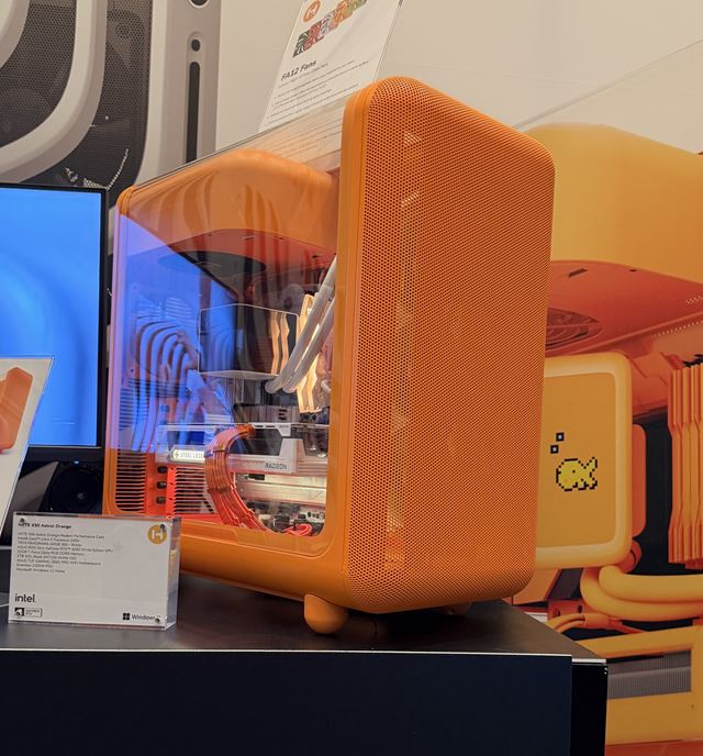 Hyte na CES uk�zalo svoje netradi�ne skrinky - Astral Orange X50 a Z90 