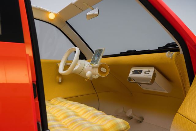 Legendárny Citroën 2CV sa vracia ako lacný elektromobil, cena má začínať na 15-tisícoch eur 