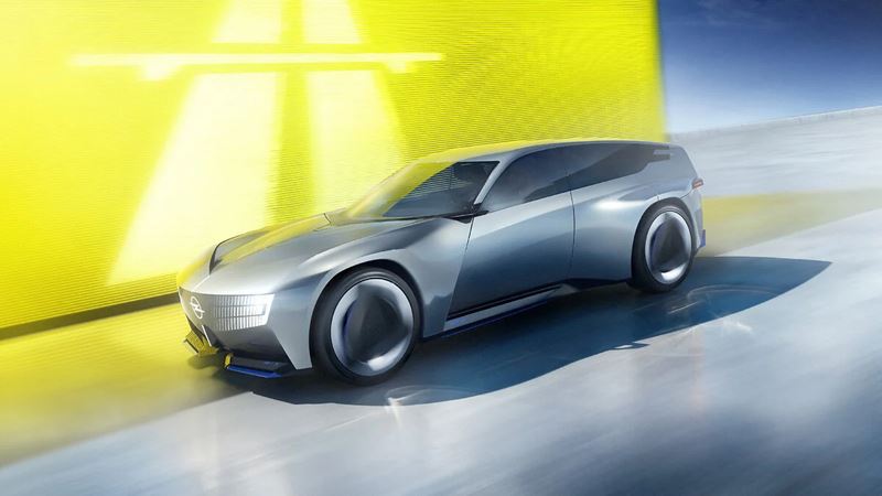 Opel STX ukazuje kombi budúcnosti, elektromobil má pohon 4x4 a aktívnu aerodynamiku