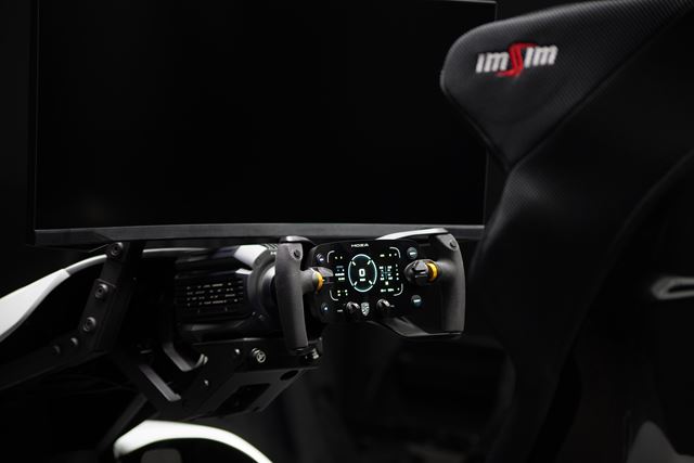 ImSim a Porsche predstavili Raceborn, pr�miov� pretek�rsky simul�tor s pohybliv�m kokpitom 
