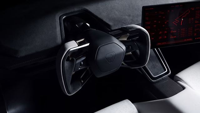 Tesla predstavila nový Roadster béčkovým cirkusovým predstavením 