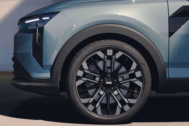 Nová Dacia Striker prichádza na Slovensko s cenou od 21-tisíc eur, ponúkne LPG, hybrid aj pohon 4x4 