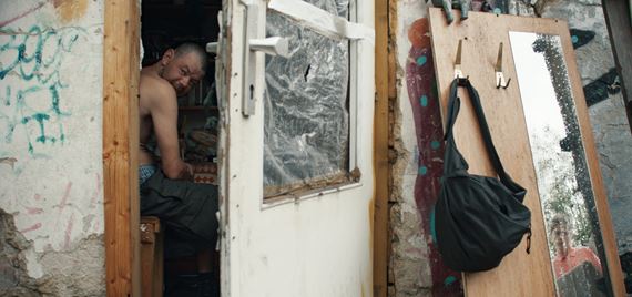 Víťazný dokument Berlinale - Keby sa holuby premenili na zlato vstupuje do kín. Slovenskú premiéru mal na 21. MFF Cinematik