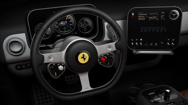 Ferrari Luce - prvý elektromobil značky stavil na analógový interiér a retro prístup 