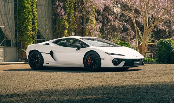 Lamborghini pribrzďuje - čistý elektromobil nateraz nebude, prím hrajú hybridy