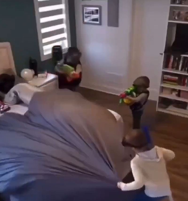 Ke� sa zab�vate s de�mi