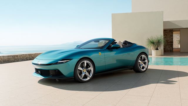 Ferrari Amalfi Spider je oficiálne predstavený - otvorená verzia prináša 640-koňový V8 aj plátennú strechu 