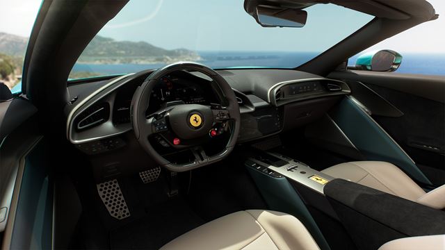 Ferrari Amalfi Spider je oficiálne predstavený - otvorená verzia prináša 640-koňový V8 aj plátennú strechu 