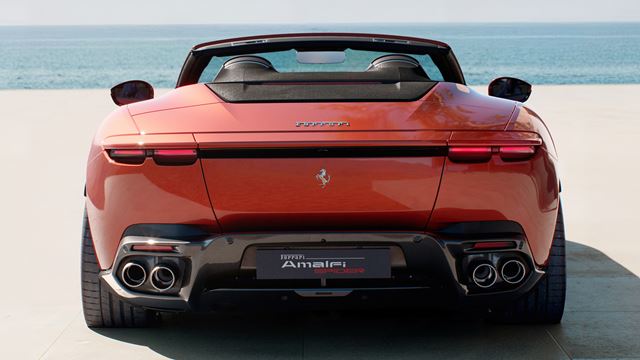 Ferrari Amalfi Spider je oficiálne predstavený - otvorená verzia prináša 640-koňový V8 aj plátennú strechu 