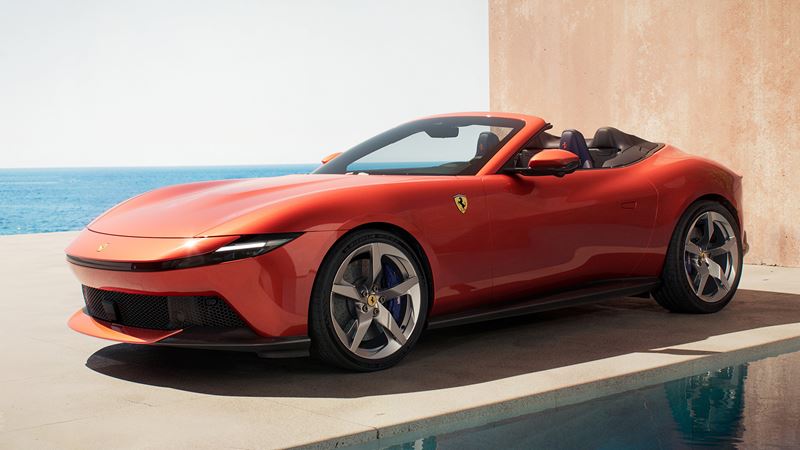 Ferrari Amalfi Spider je oficiálne predstavený - otvorená verzia prináša 640-koňový V8 aj plátennú strechu