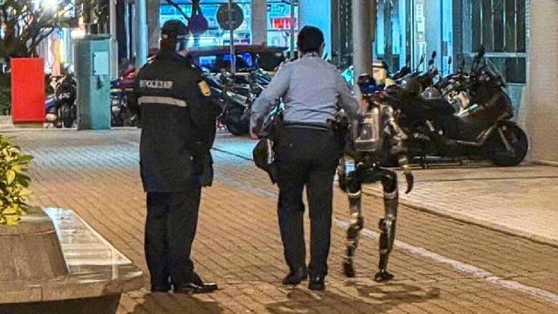 Je tu prvý prípad obťažovania robotom, musela ho odviesť polícia