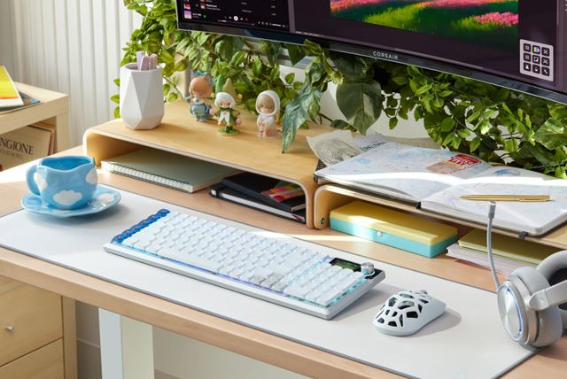 Corsair priniesol Vanguard Air 99 wireless kl�vesnicu s LCD displejom a OPX switchmi 