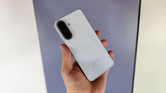 Samsung predstavil nov� Galaxy A37 a A57�